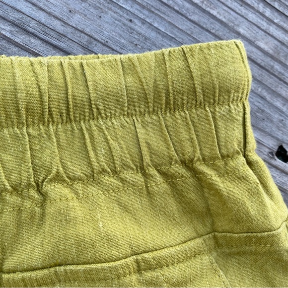 Kut from the Kloth Smocked Waistband Linen Blend Short - Picture 7 of 11